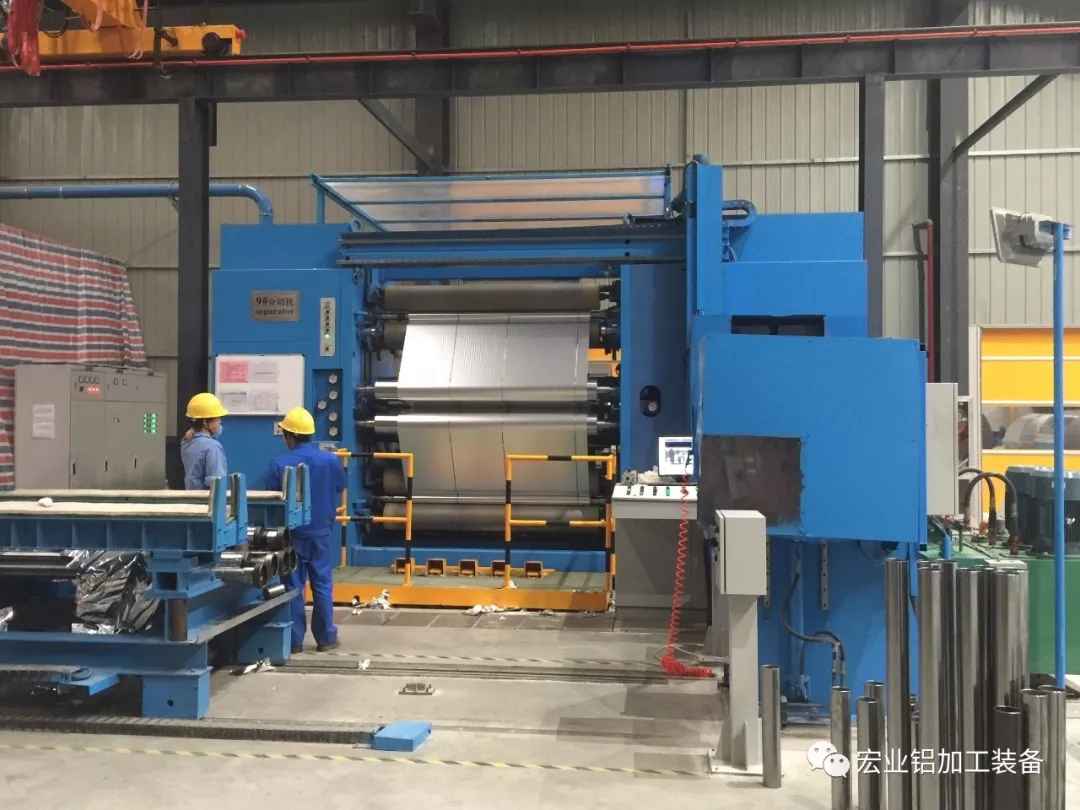 國內(nèi)首臺(tái)自主研發(fā)2300mm立式鋁箔分卷機(jī)成功投產(chǎn)(圖1)